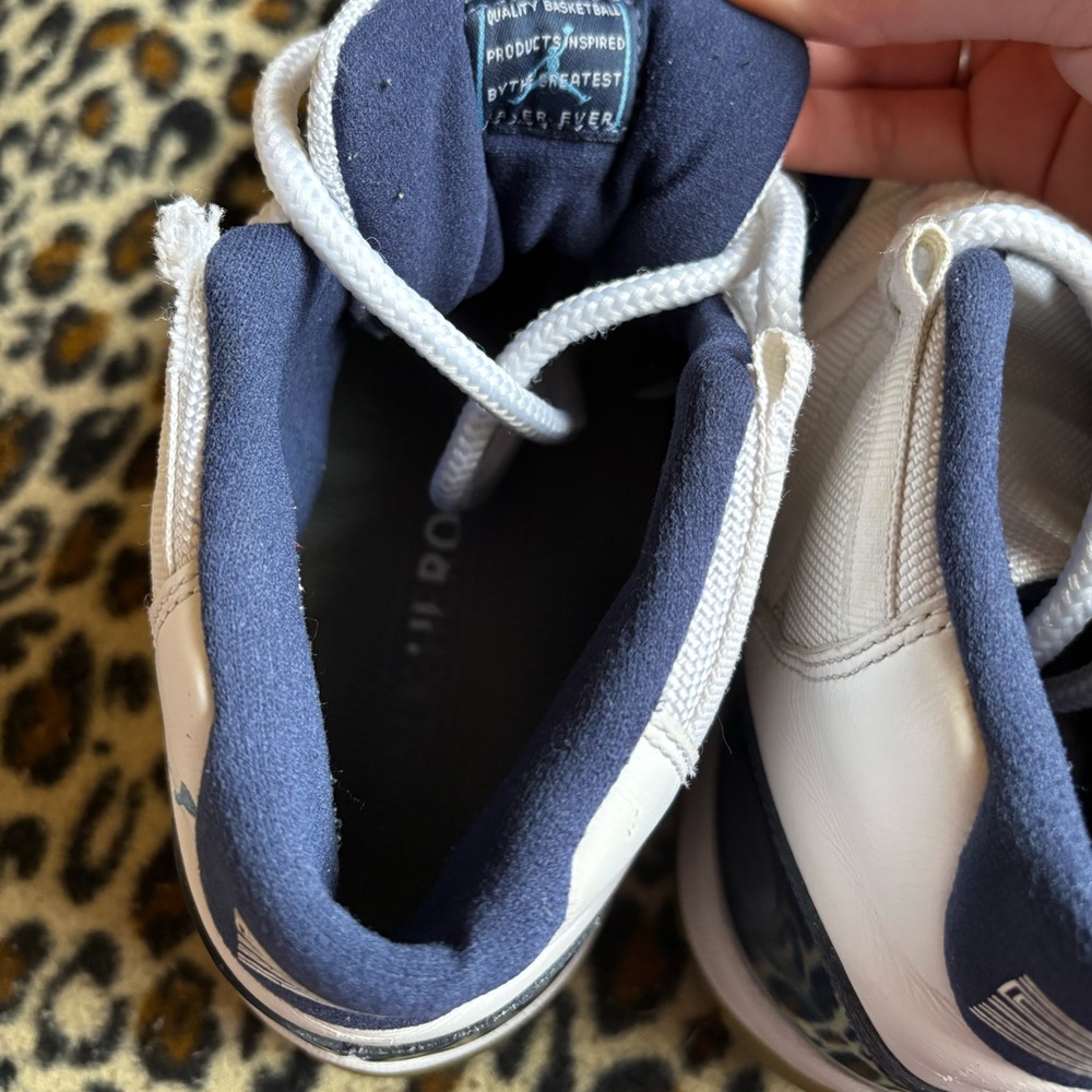 Air Jordan 11 Retro UNC Win Like 82 Size 11.5 Blue White - Picture 6 of 7
